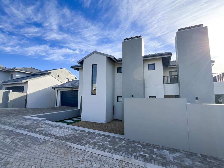 3 Bedroom Property for Sale in Country Club Western Cape